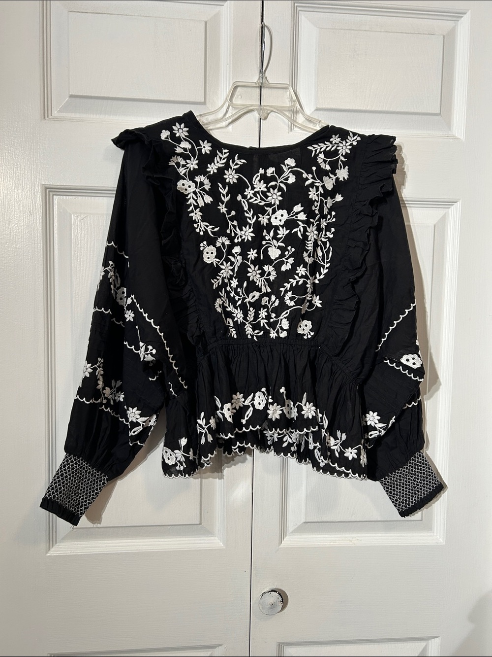 NWT CALYPSO St. Barth Black White Embroidered Peasant Top Ruffle Size M Medium